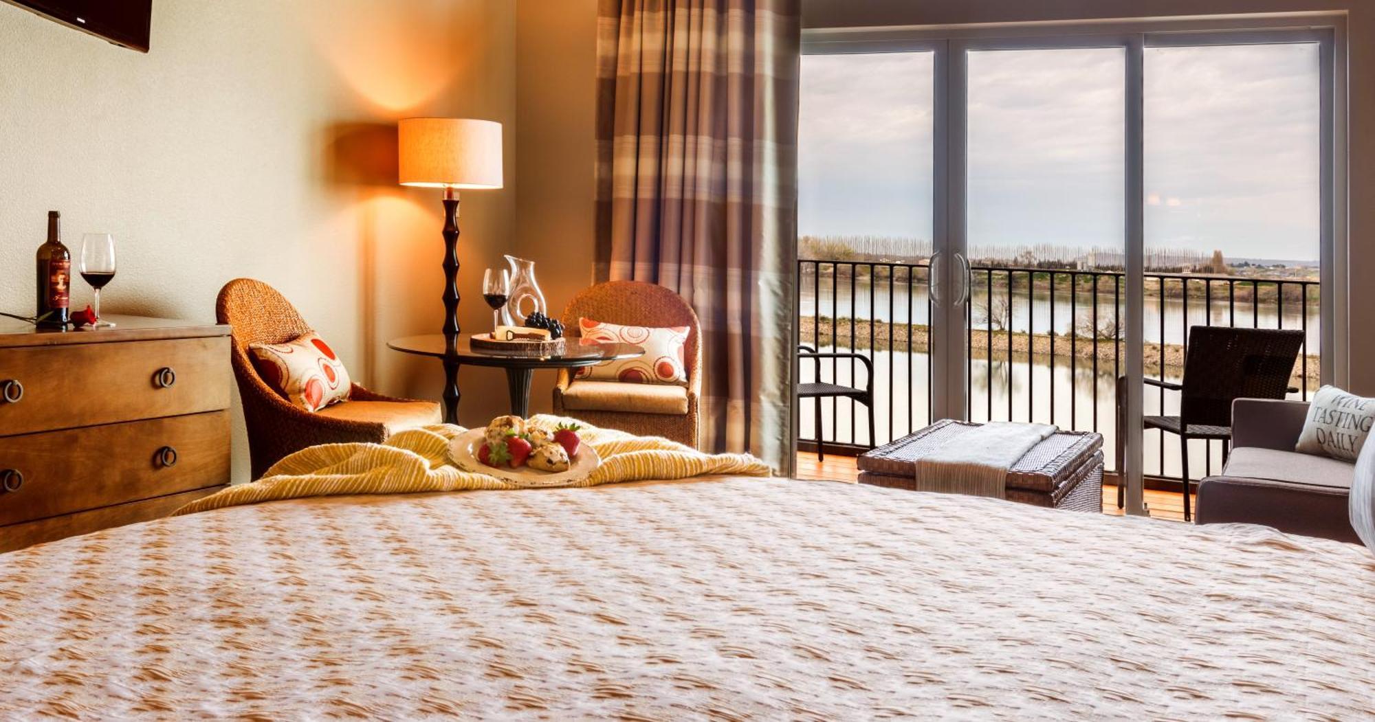 The Lodge At Columbia Point Richland Room photo